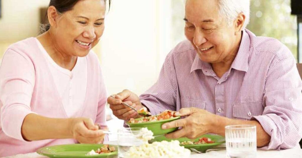 อาหารสำหรับผู้สูงอายุ ปรับวิธีการกินให้เหมาะสมเพื่อสุขภาพของผู้สูงวัย